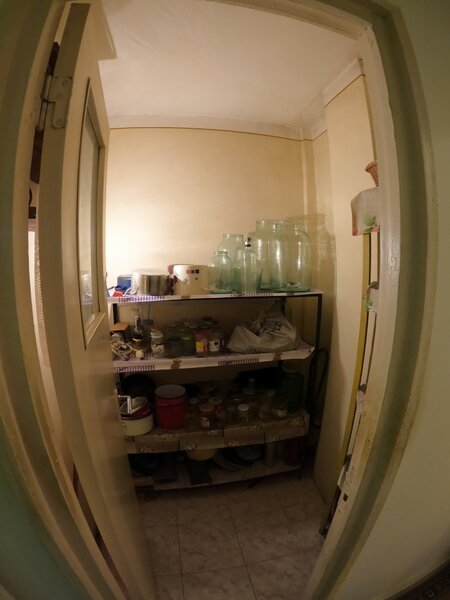 Trei camere la etajul 3/4, decomandat, izolat termic.